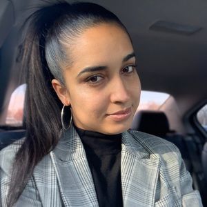 Meet your Posher, Raquel